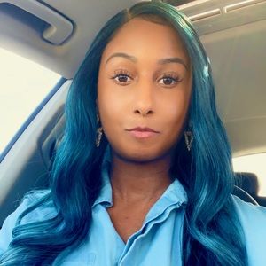 Meet your Posher, Leslie